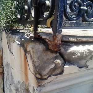 Reconstitution des moulures d'un angle de balcon à Manosque